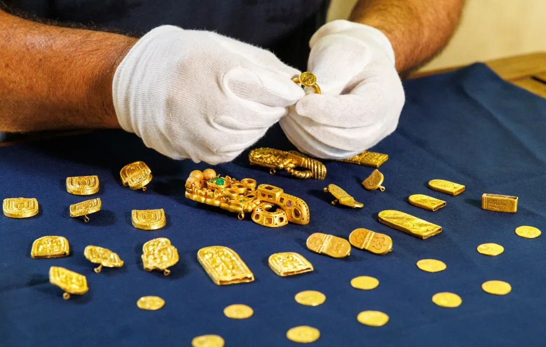 Detalhe de peça de ouro do naufrágio bizantino de Mljet