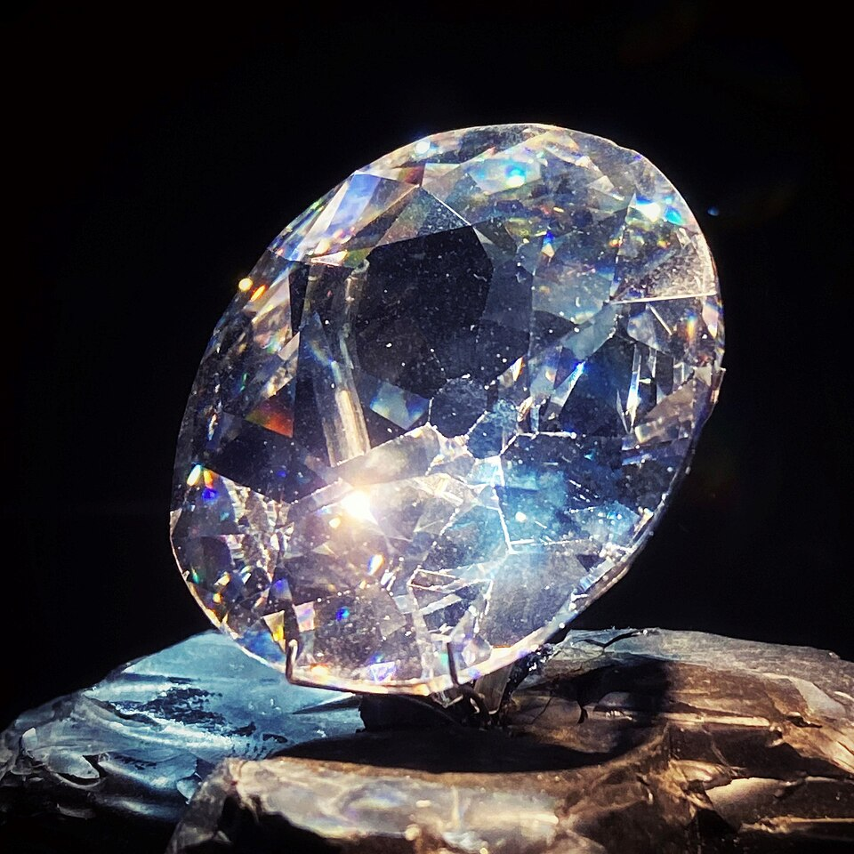 Réplica do diamante Koh-i-Noor no corte atual