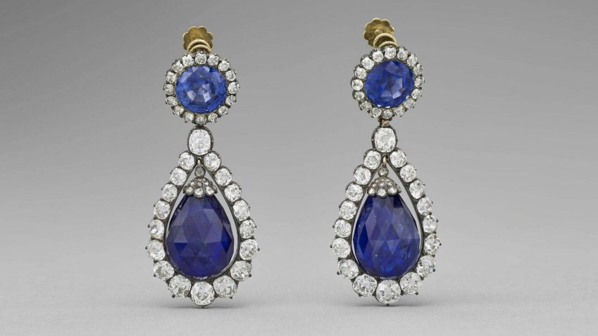Brincos de safira do conjunto da Rainha Maria Amélia e da Rainha Hortense, em ouro