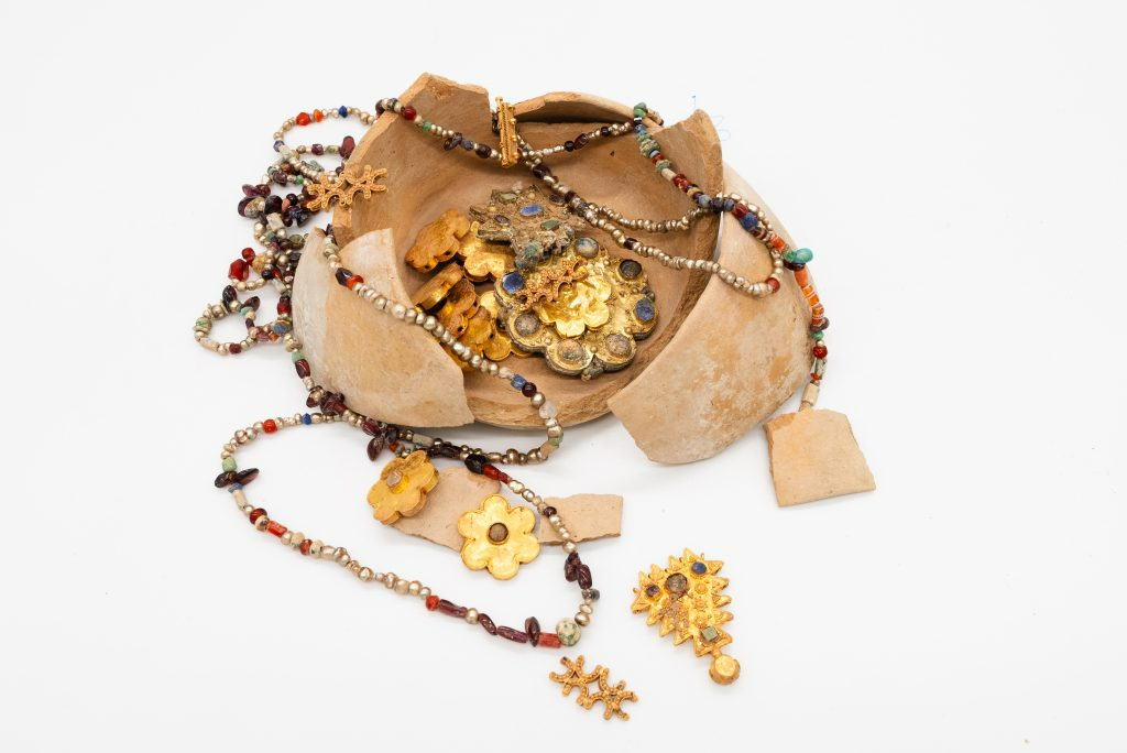 Conjunto de joias de ouro abássidas encontrado em Dariyah, Arábia Saudita
