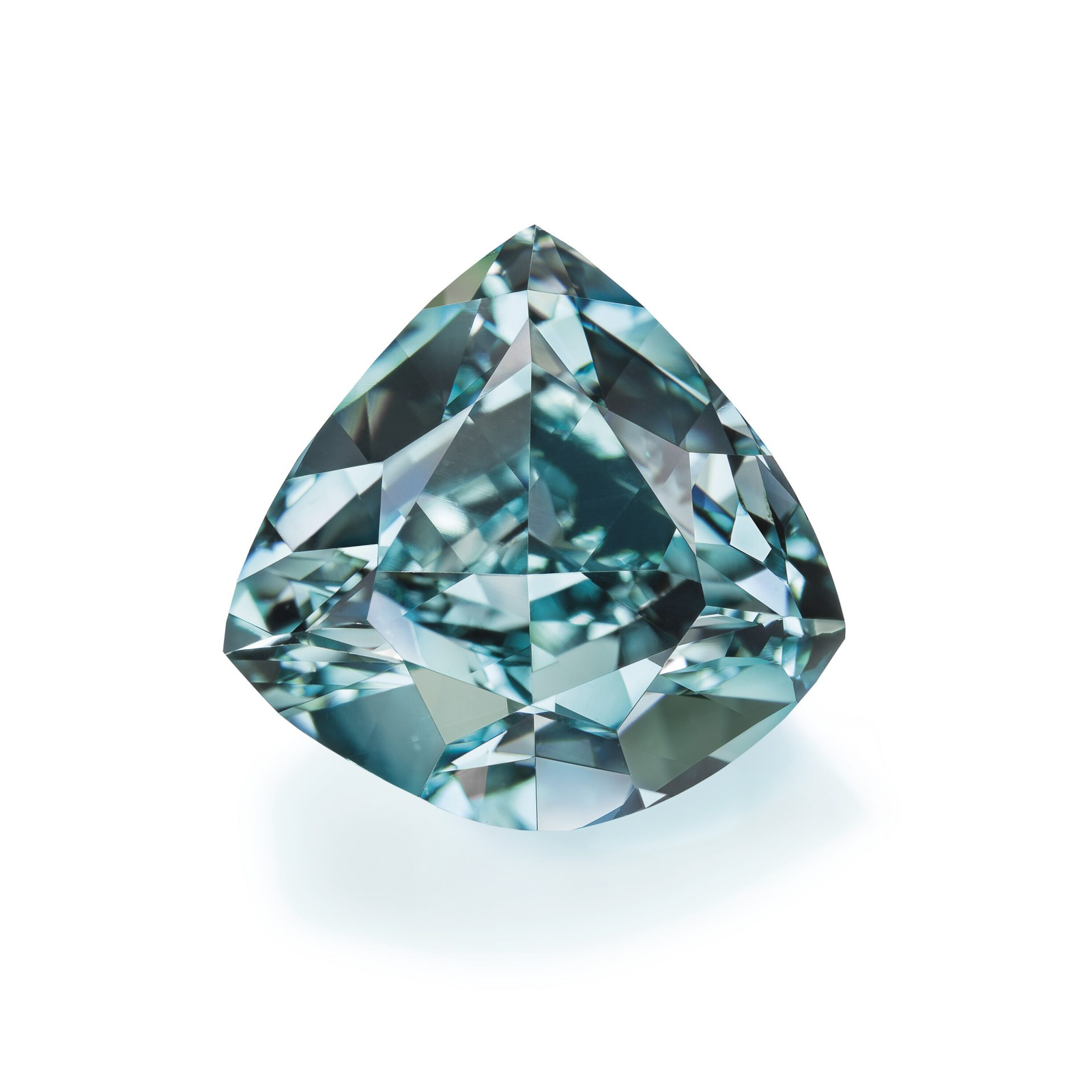 Diamante Ocean Dream sem engaste, mostrando o corte triangular