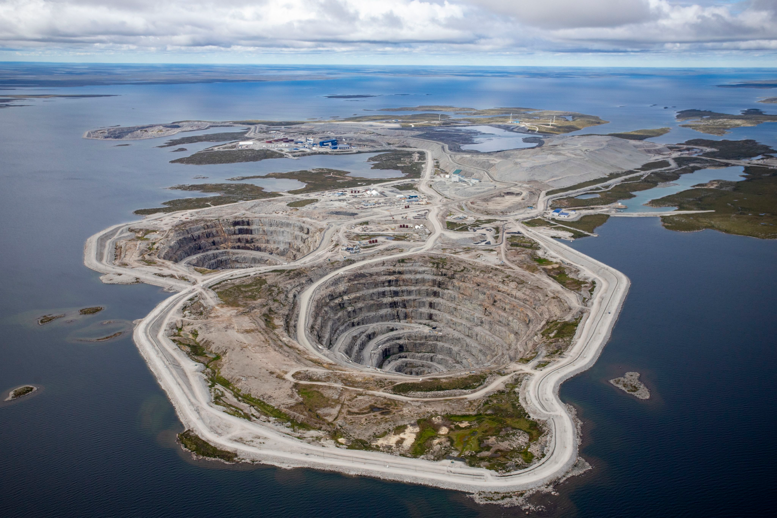 Vista aérea da mina de diamantes Diavik, no Ártico canadense