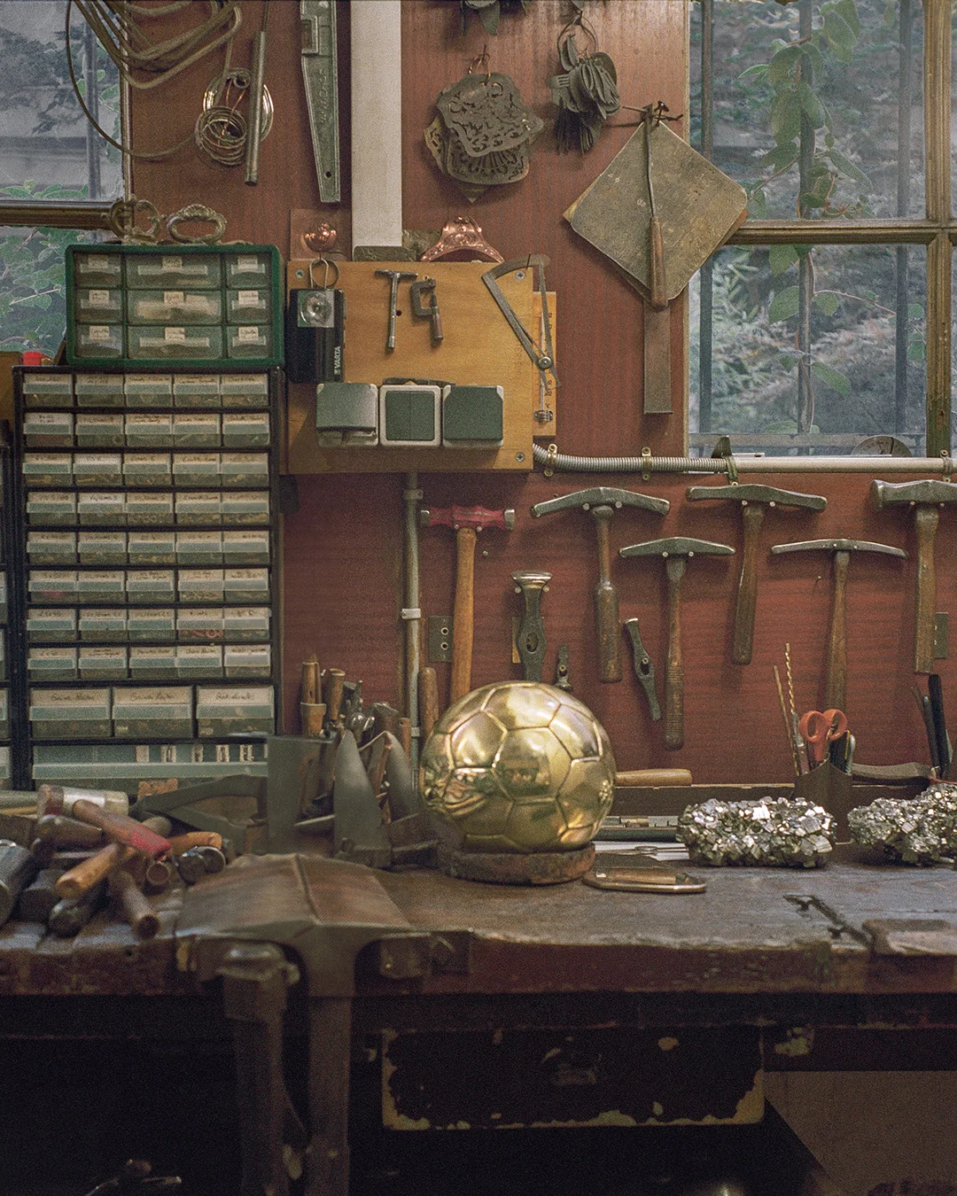Detalhe do trabalho de ourivesaria na Bola de Ouro