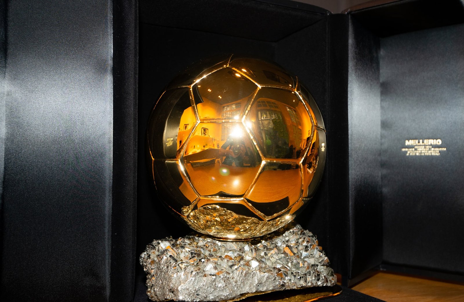 Troféu da Bola de Ouro em produção